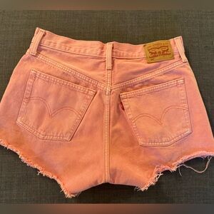 Levi 501 Mid-Rise Shorts in Pink